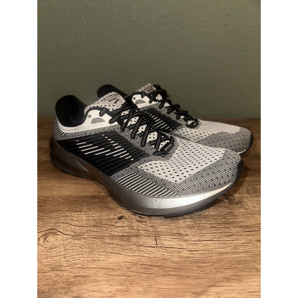 Brooks Levitate Men's Size 9.5 Running Shoes Gray Black Athletic Trainers